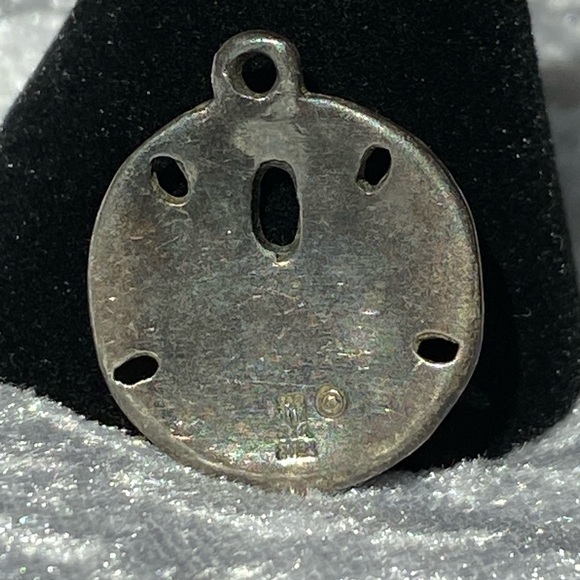 James Avery Small Retired Sterling Silver 925 Sand Dollar Pendant - Picture 11 of 12
